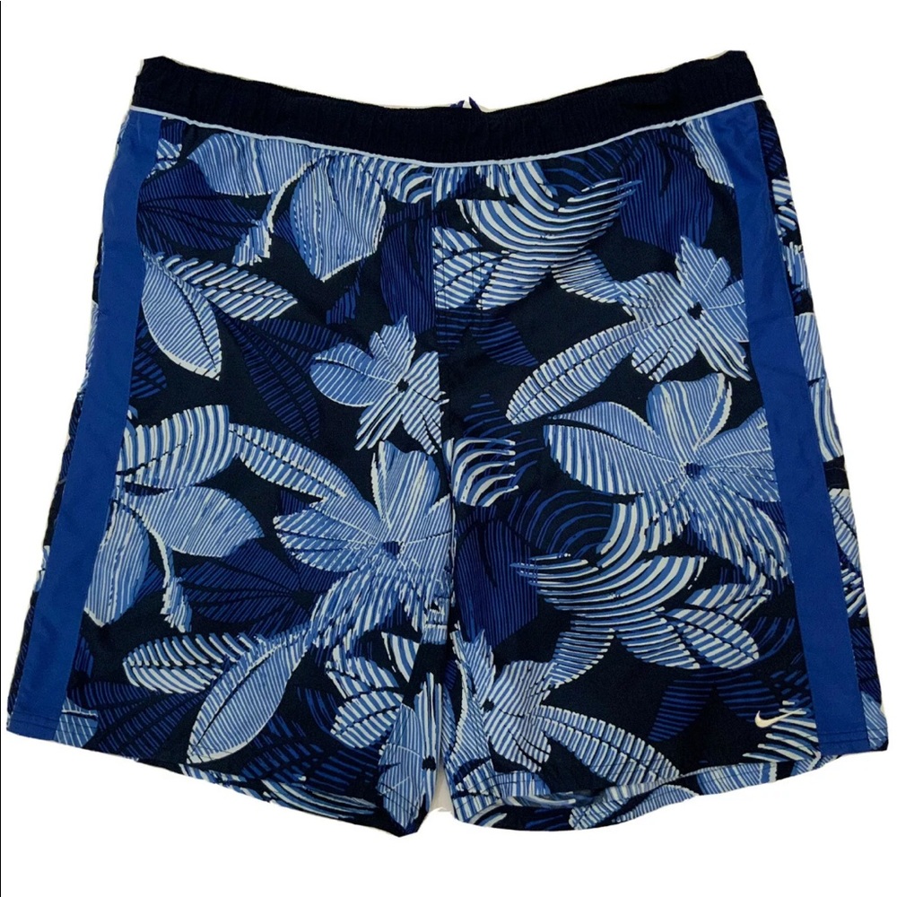 Nike Swim Trunks Board Shorts 
2 Slash Pockets
Drawstring Waist
Size XL